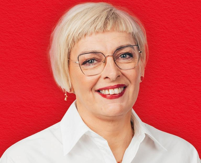 MÍTT HJARTA ER TIL VINSTRU – UM ENN RÁKIÐ (KANSKA) ER TIL HØGRU!