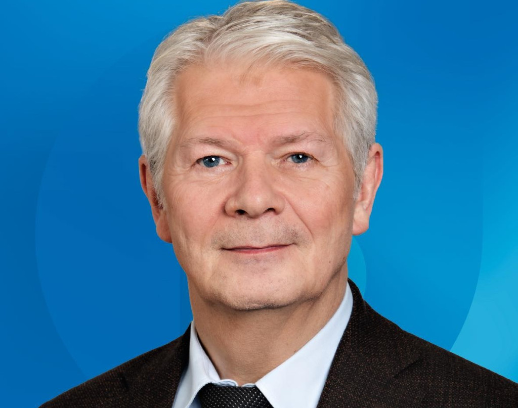 Fólkaskúlin aftur á slóðina