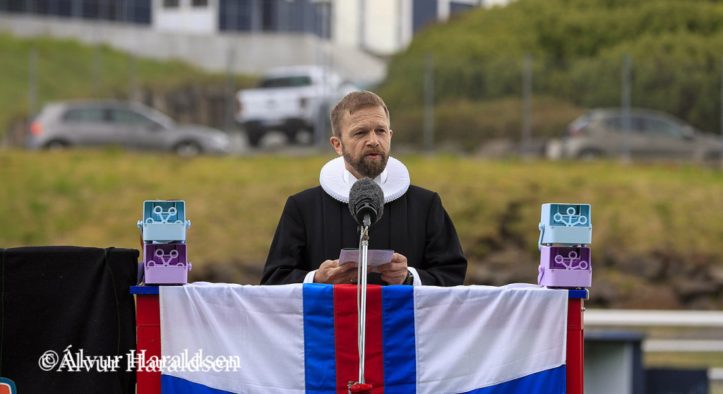 Myndir: Útiguðstænasta á ovaravølli í Gundadali - Dimma.fo